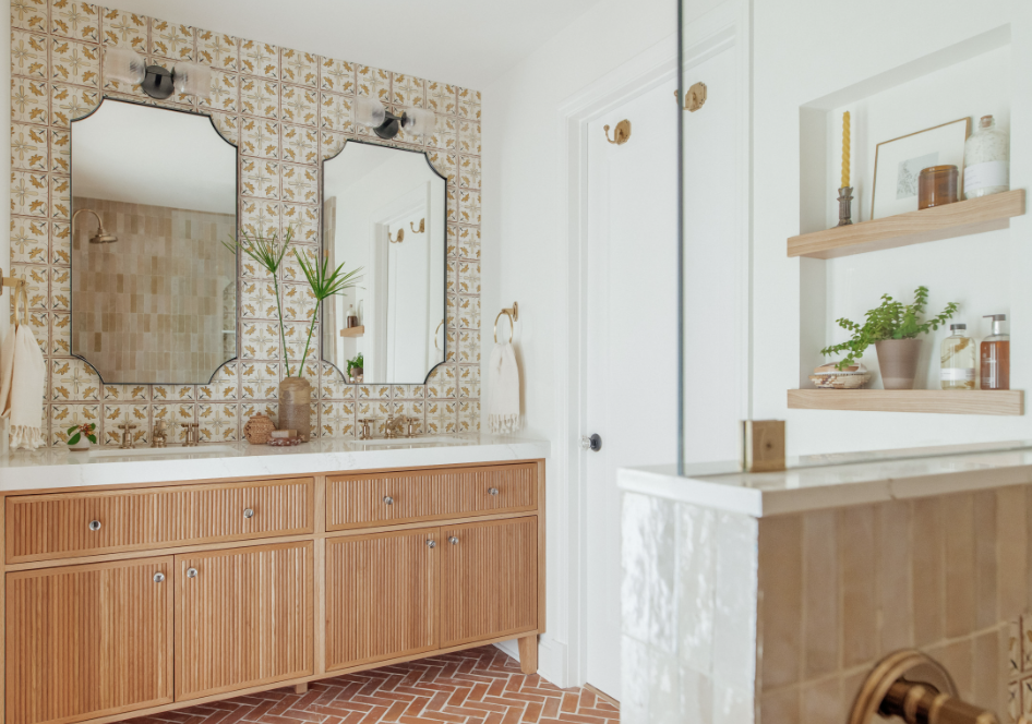 coral and sand tones bathroom