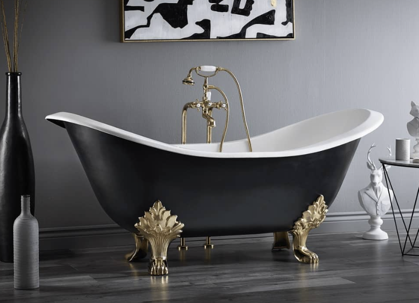 clawfoot tub